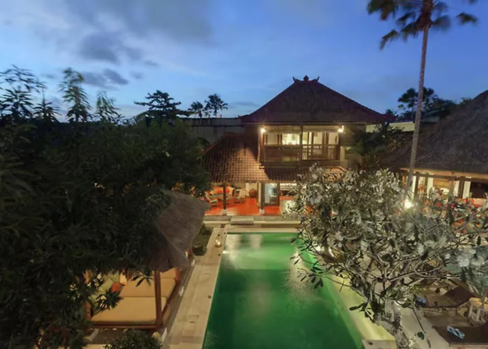 Luxury 6-bedroom In *